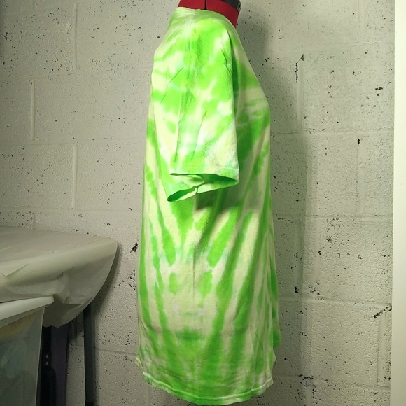 Delta Boutique Tie Dye Neon Green Boho Large T-shirt - Picture 7 of 10